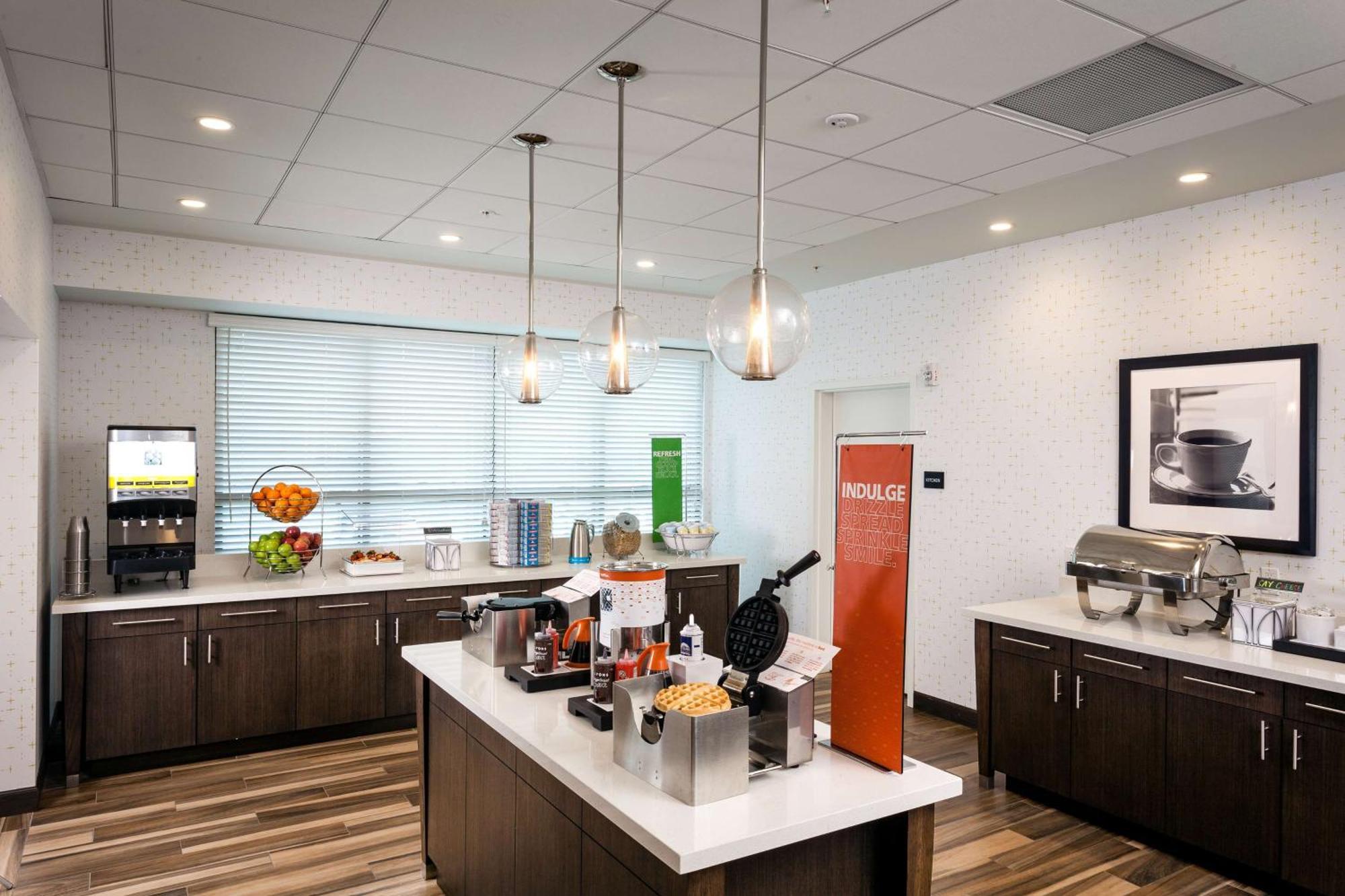 Hampton & By Hilton Seattle/northgate 3*