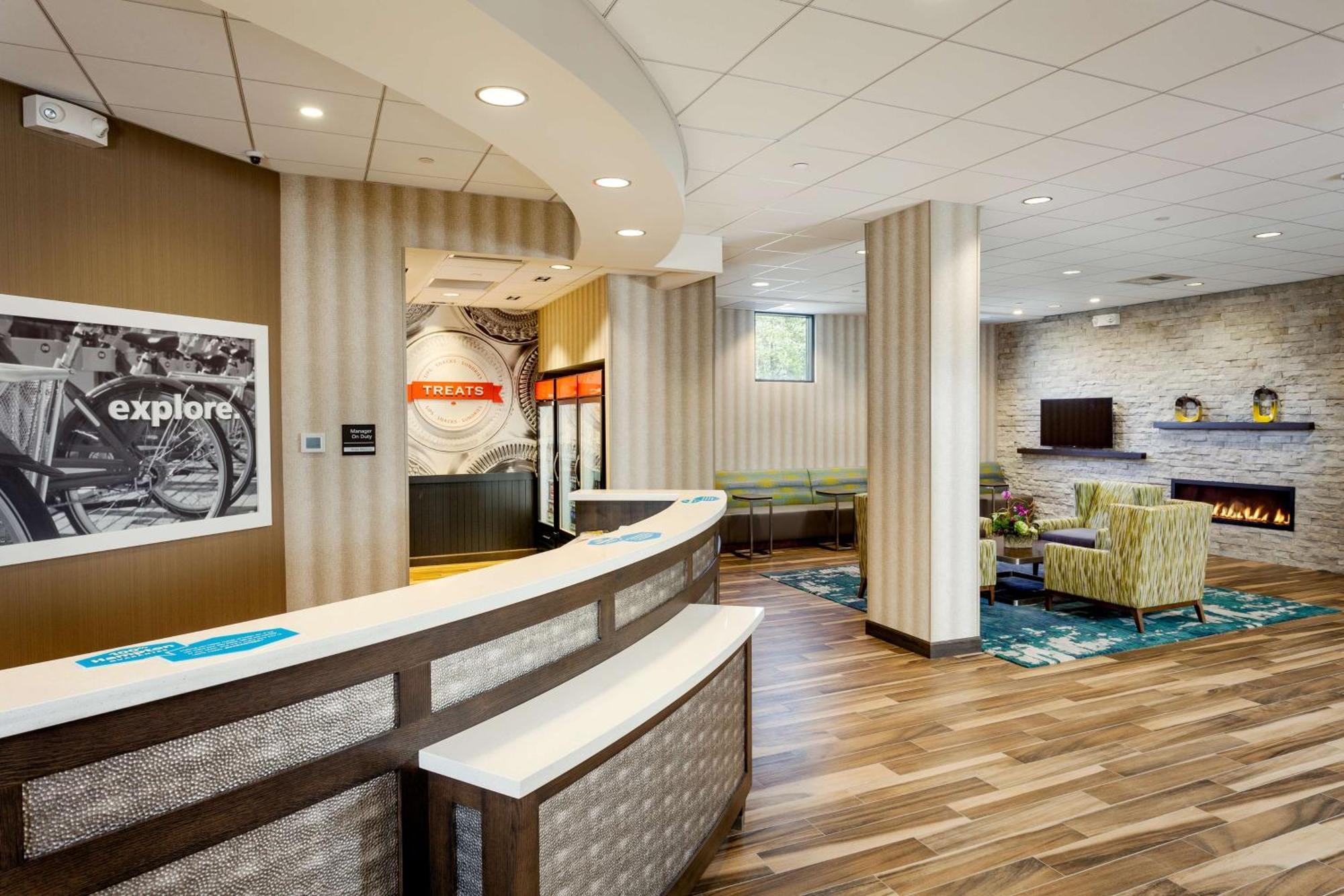 Hampton & By Hilton Seattle/northgate Hotel 3*