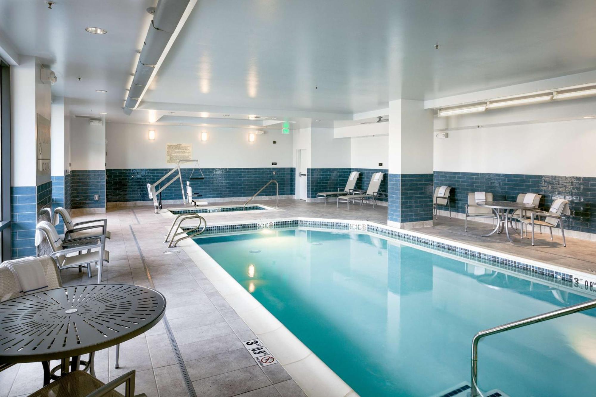 Hampton & By Hilton Seattle/northgate 3*
