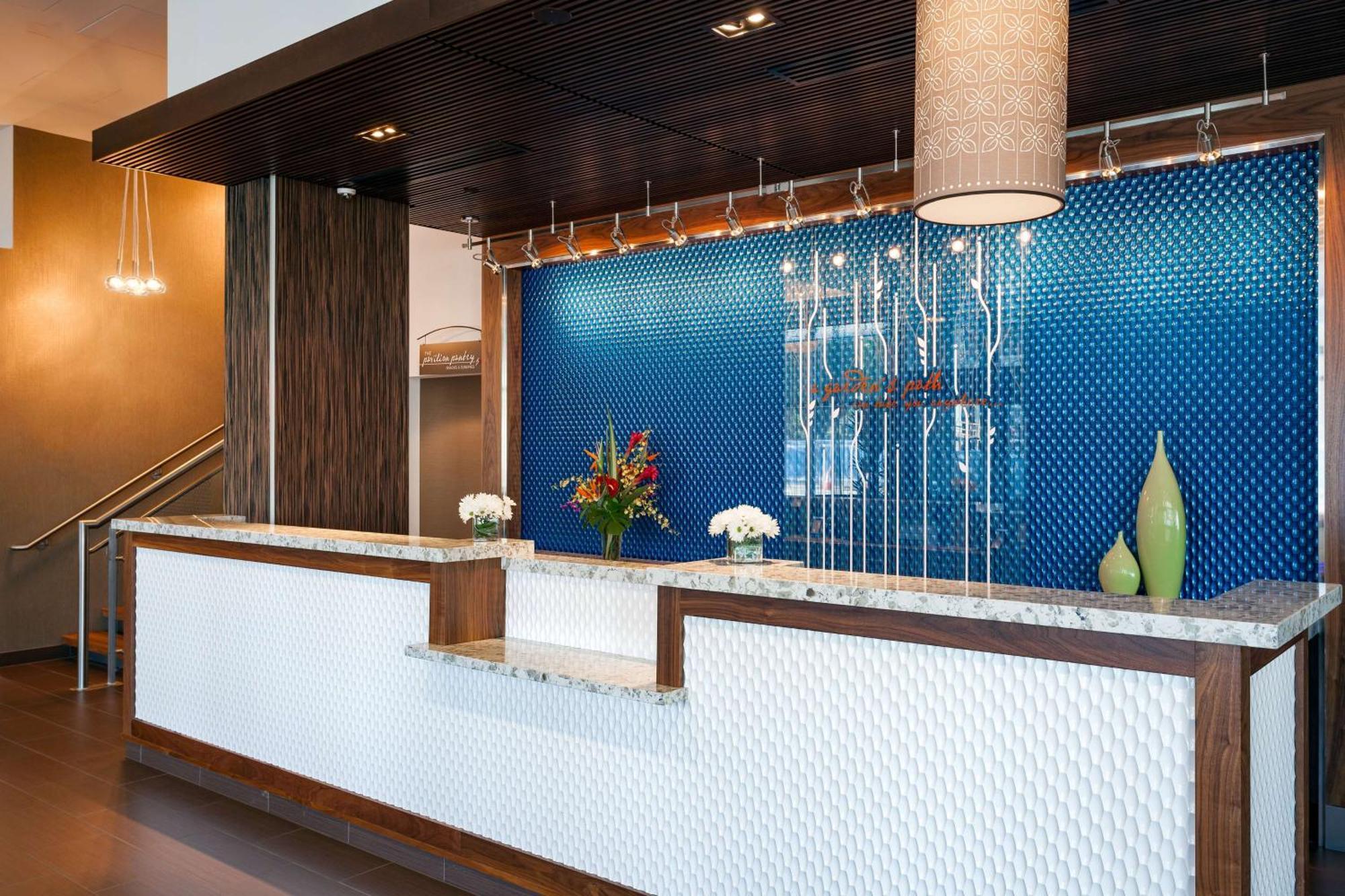Hilton Garden Downtown Hotel 4*
