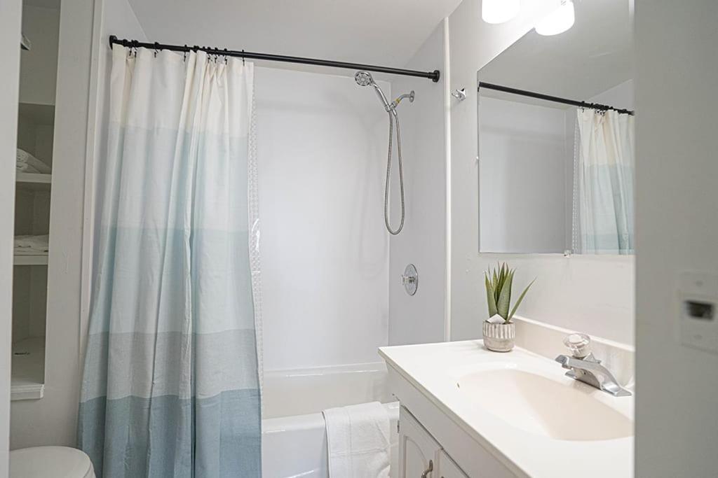 Waterfront Bliss, 2 Bedroom Apt Near Alki *