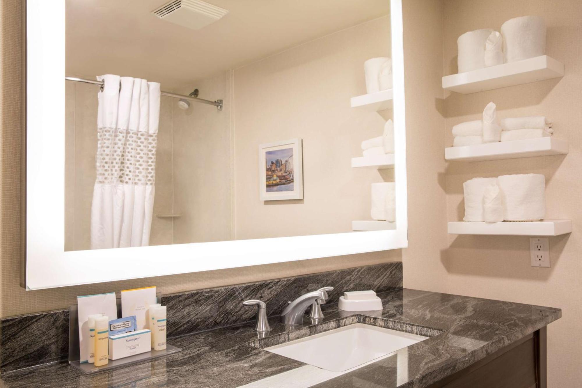 Hampton & Seattle-downtown Hotel 3*
