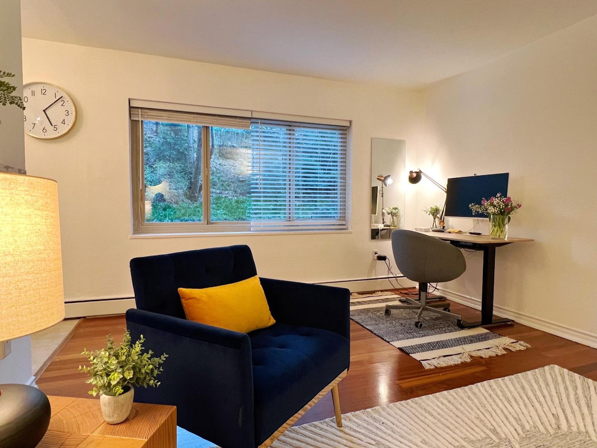 Cozy 1br With Free Parking Downtown Conv Center *