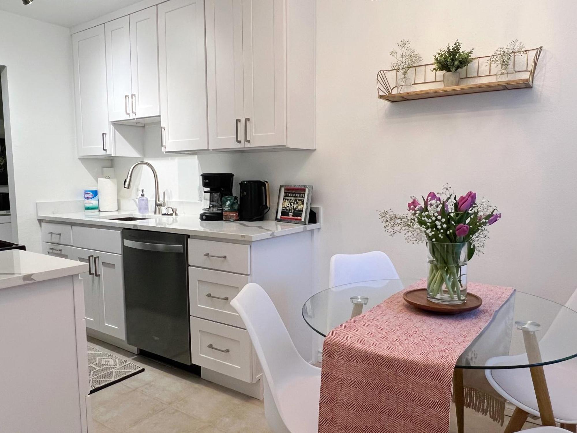 Cozy 1br With Free Parking Downtown Conv Center