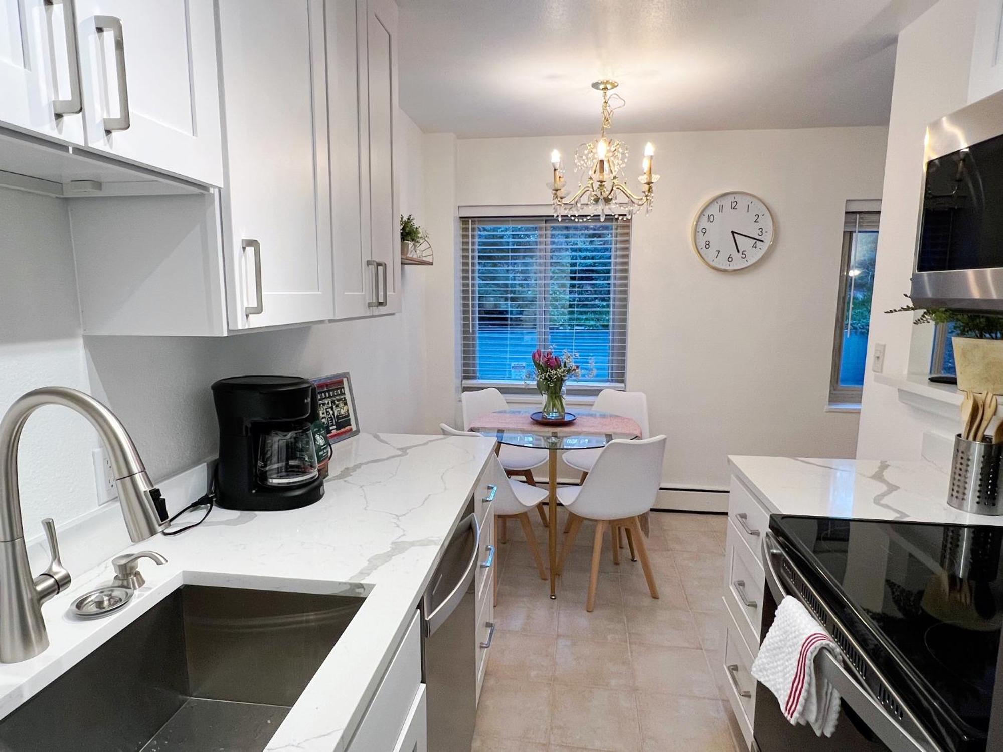 Cozy 1br With Free Parking Downtown Conv Center Apartment