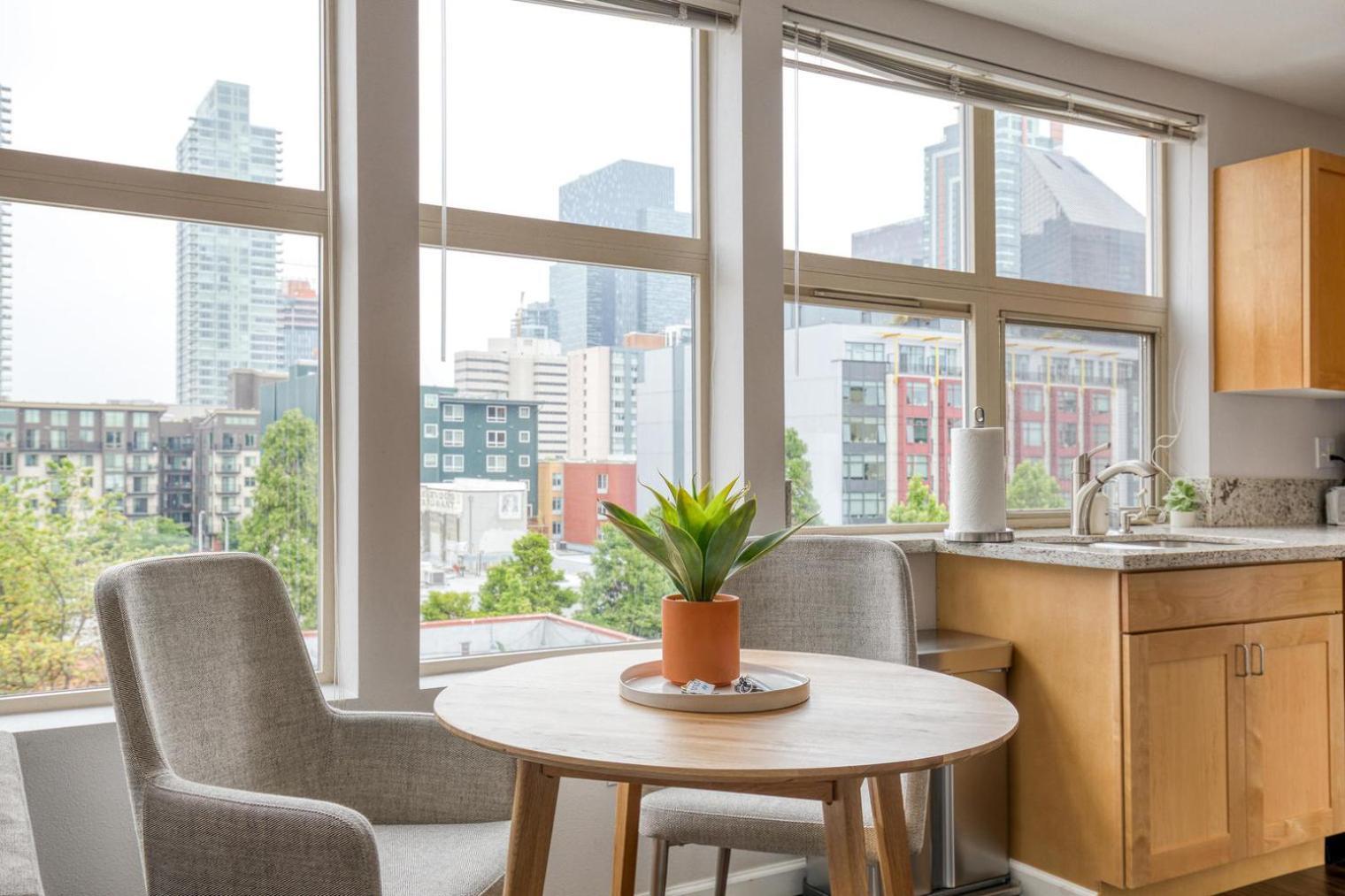 Belltown 1br W Lounge Nr Parks Garden Sea-677 * Seattle