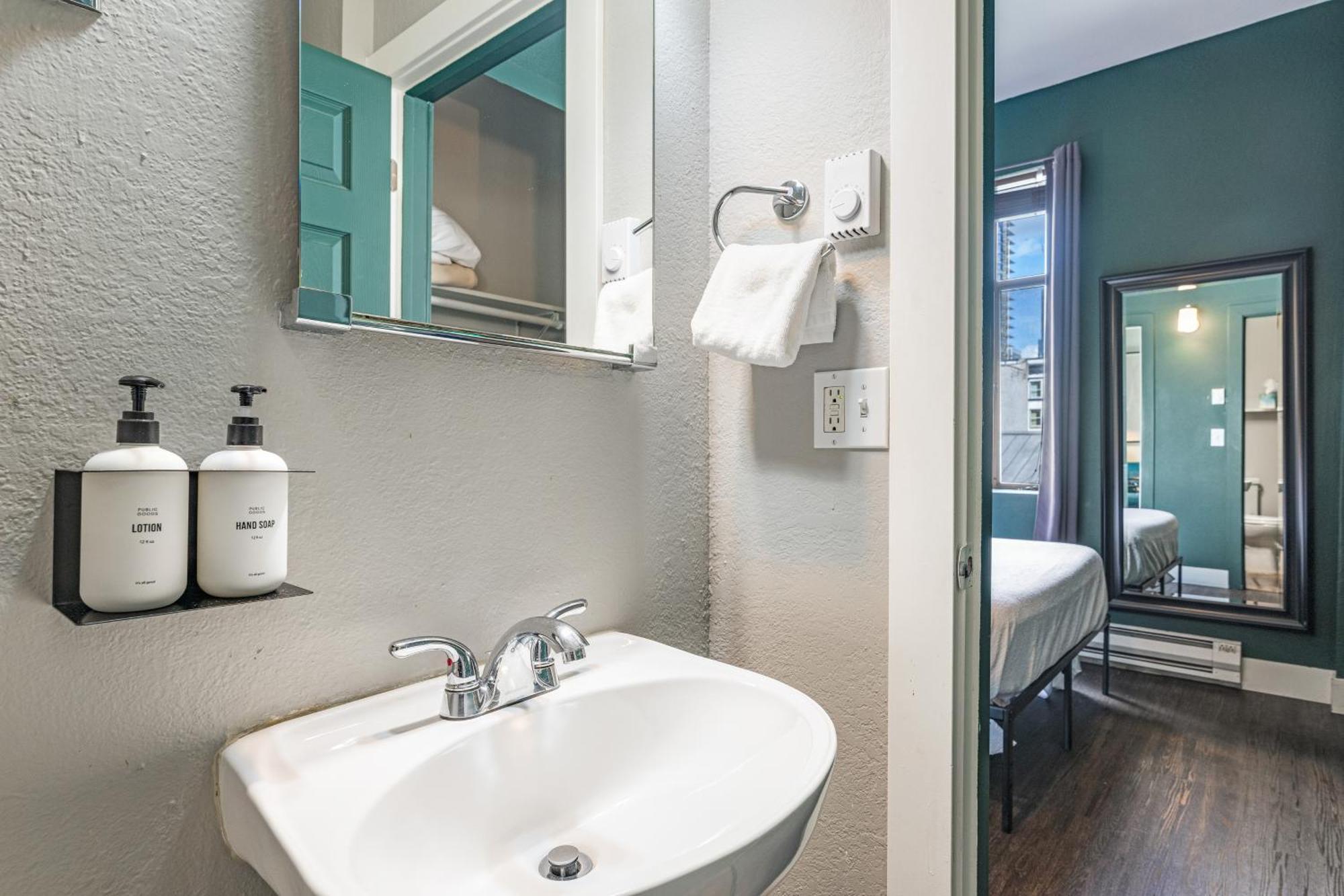 Oxford By At Mine Hospitality Apartment Seattle