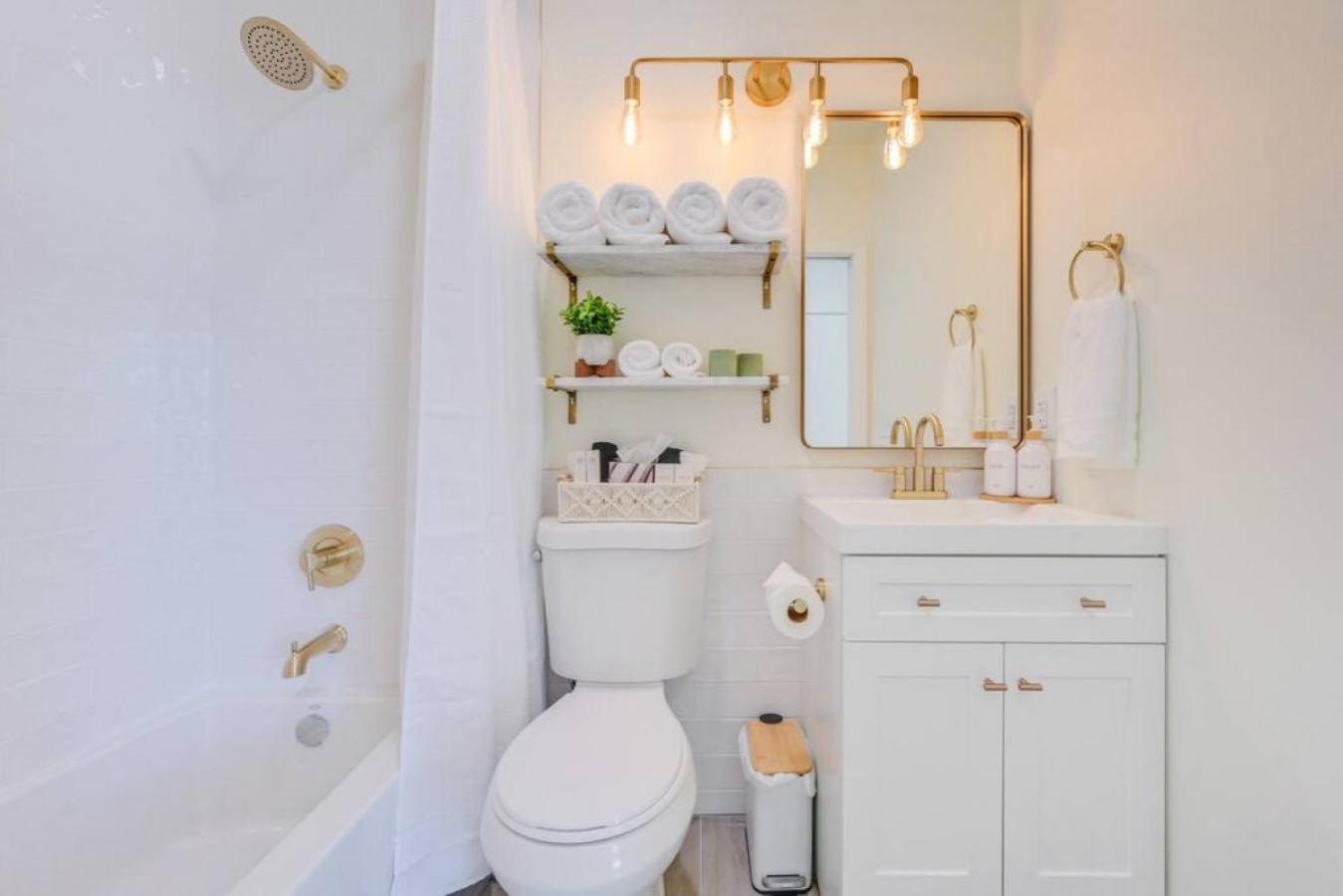 103 Belltown Modern And Bright In The Heart Of Belltown Queen Bed Seattle