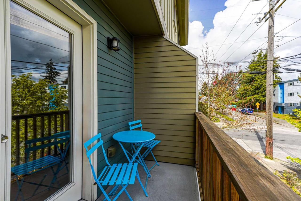 Stylish North Townhouse- Dual Master *