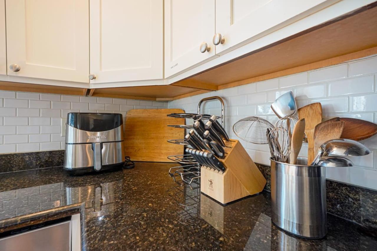 Stylish North Townhouse- Dual Master