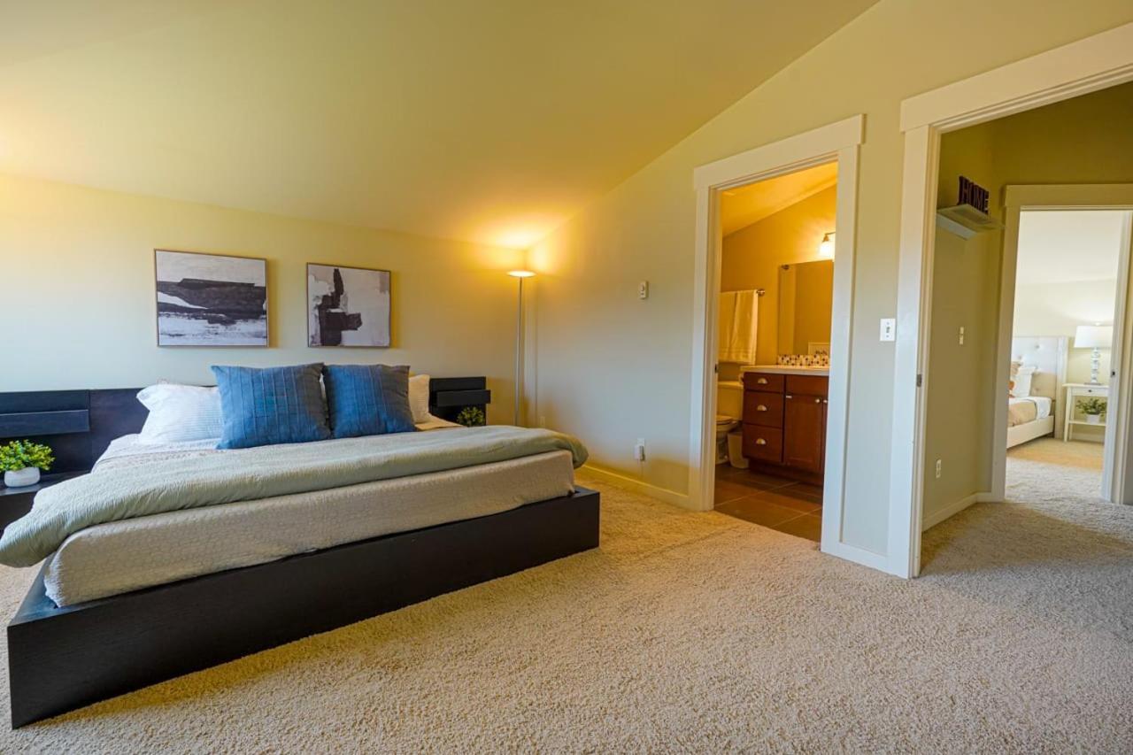 Stylish North Townhouse- Dual Master * Seattle