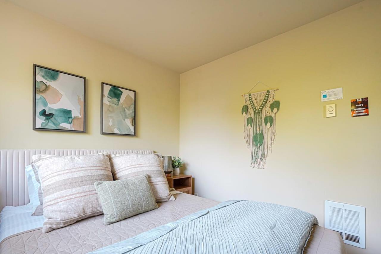 Stylish North Townhouse- Dual Master Holiday home Seattle