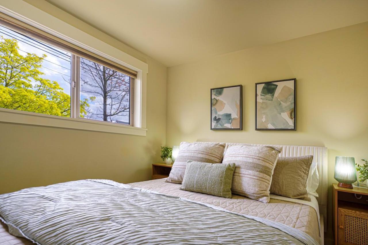Stylish North Townhouse- Dual Master Holiday home