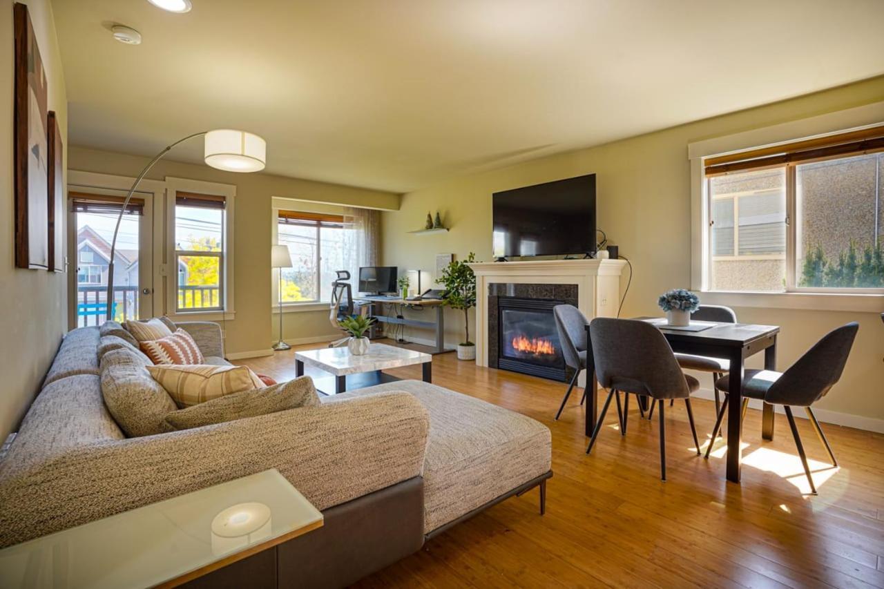 Stylish North Townhouse- Dual Master * Seattle
