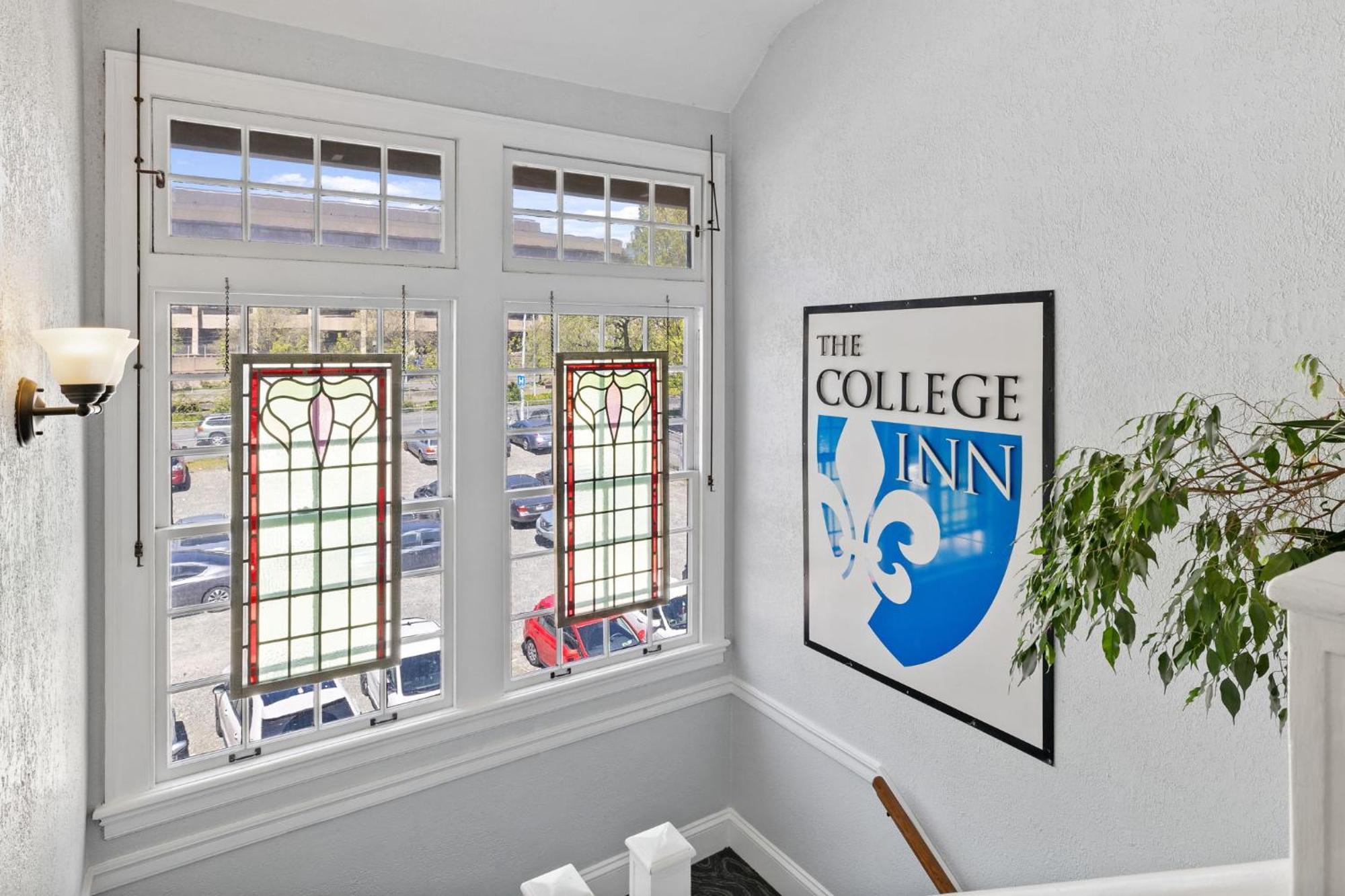 Inn College Seattle