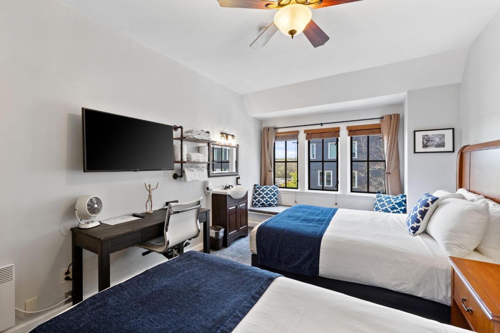 Inn College Seattle
