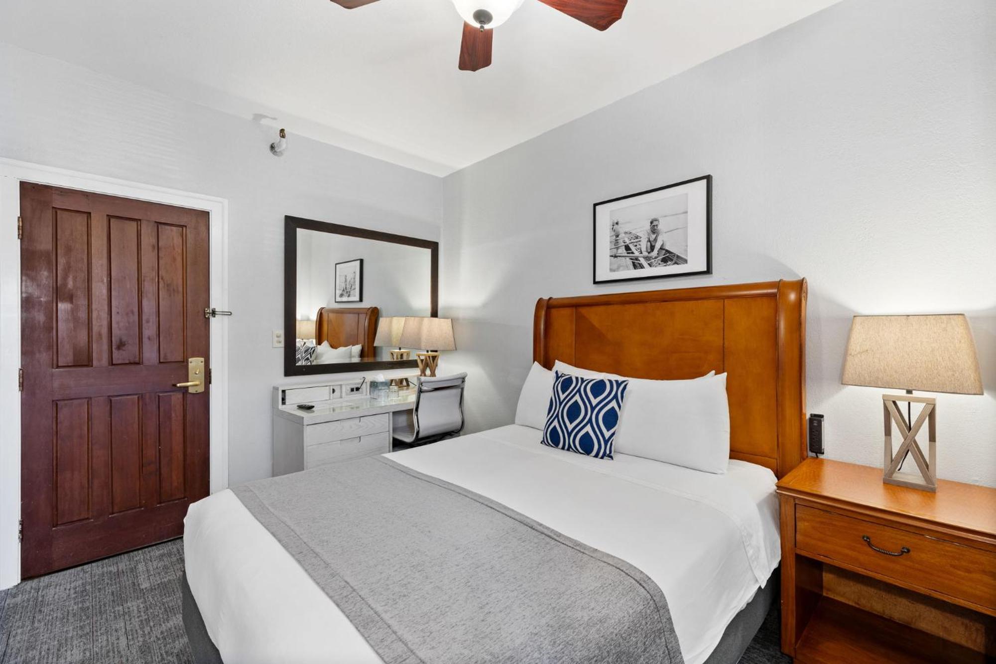 Inn College Seattle