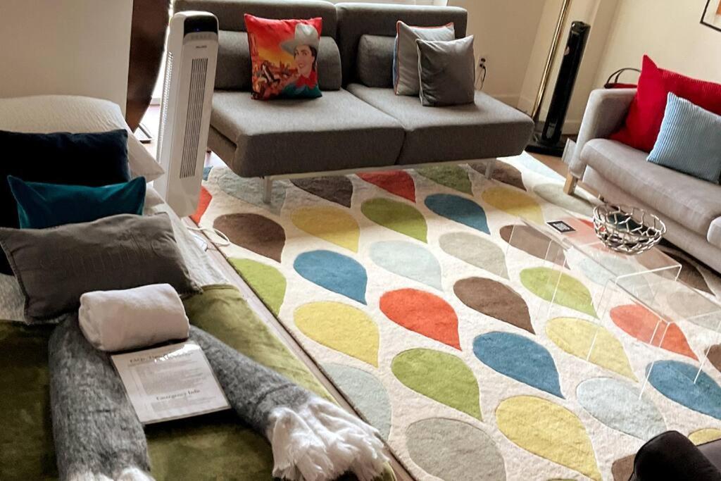 Huge & Fun Artist's Loft - 5 Levels! Holiday home