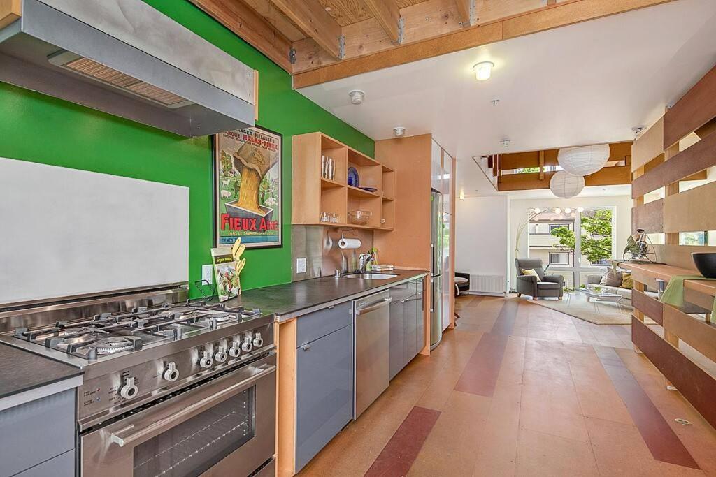 Holiday home Huge & Fun Artist's Loft - 5 Levels! Seattle