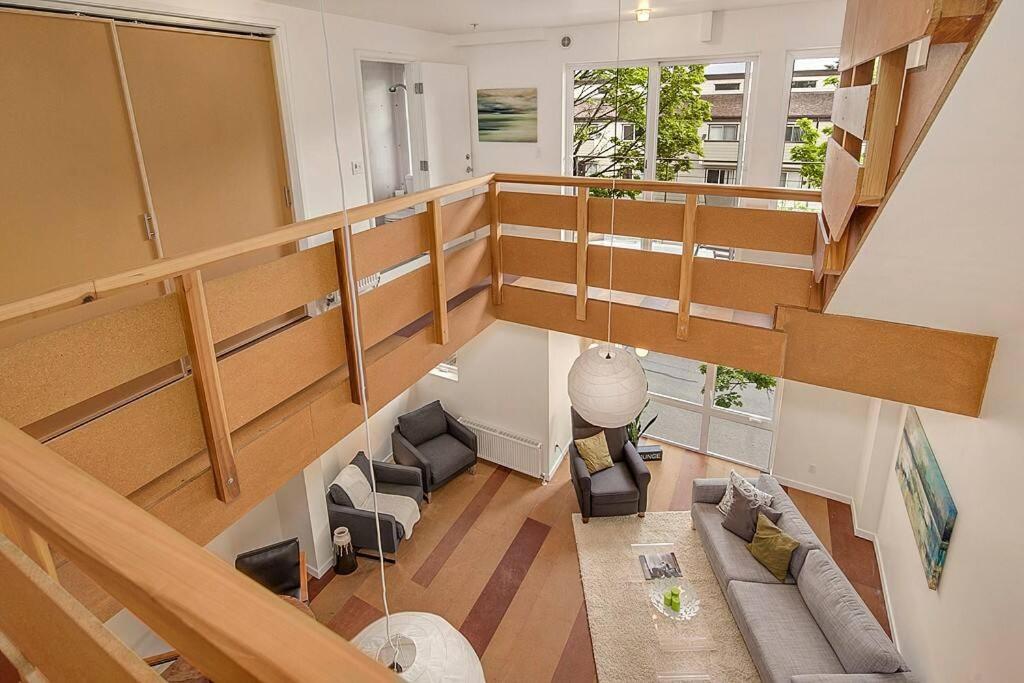 Huge & Fun Artist's Loft - 5 Levels! Holiday home