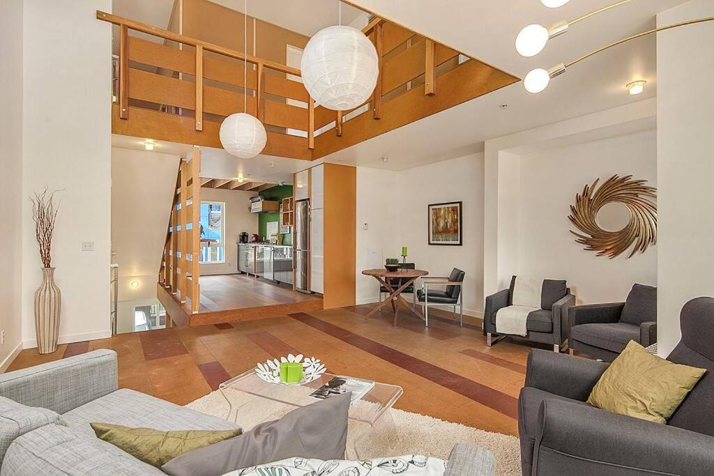 Huge & Fun Artist's Loft - 5 Levels! * Seattle