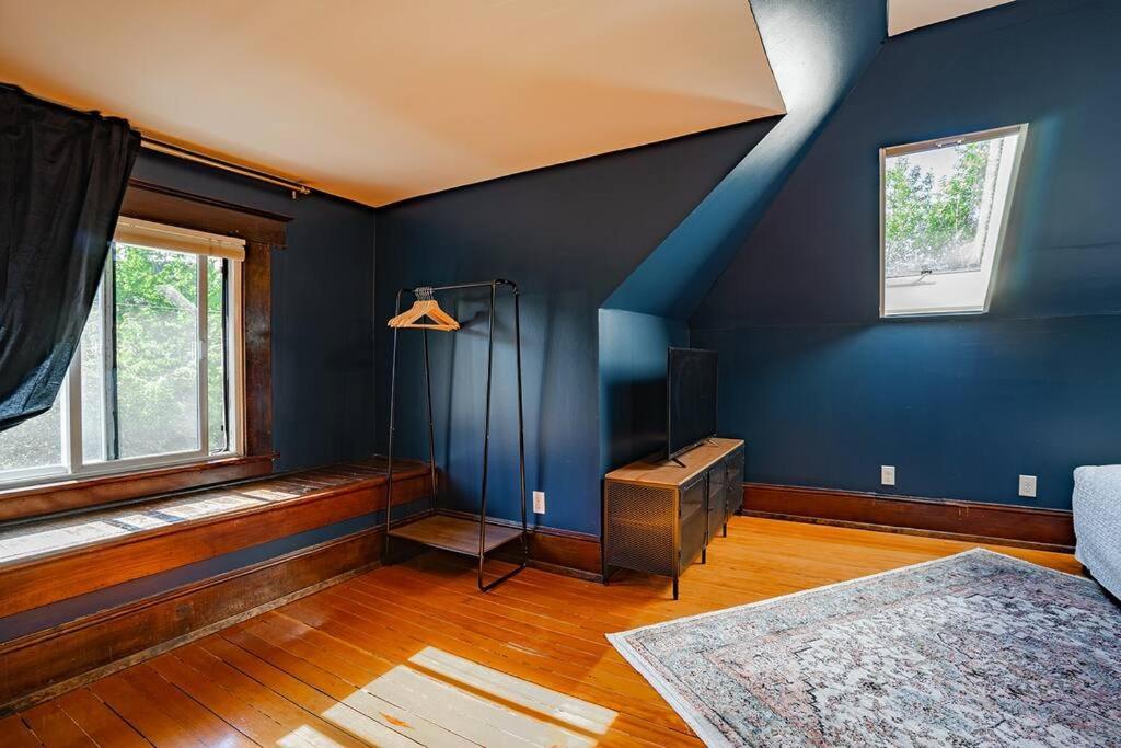 Charming In Capitol Hill - Foxglove Rm 8 *
