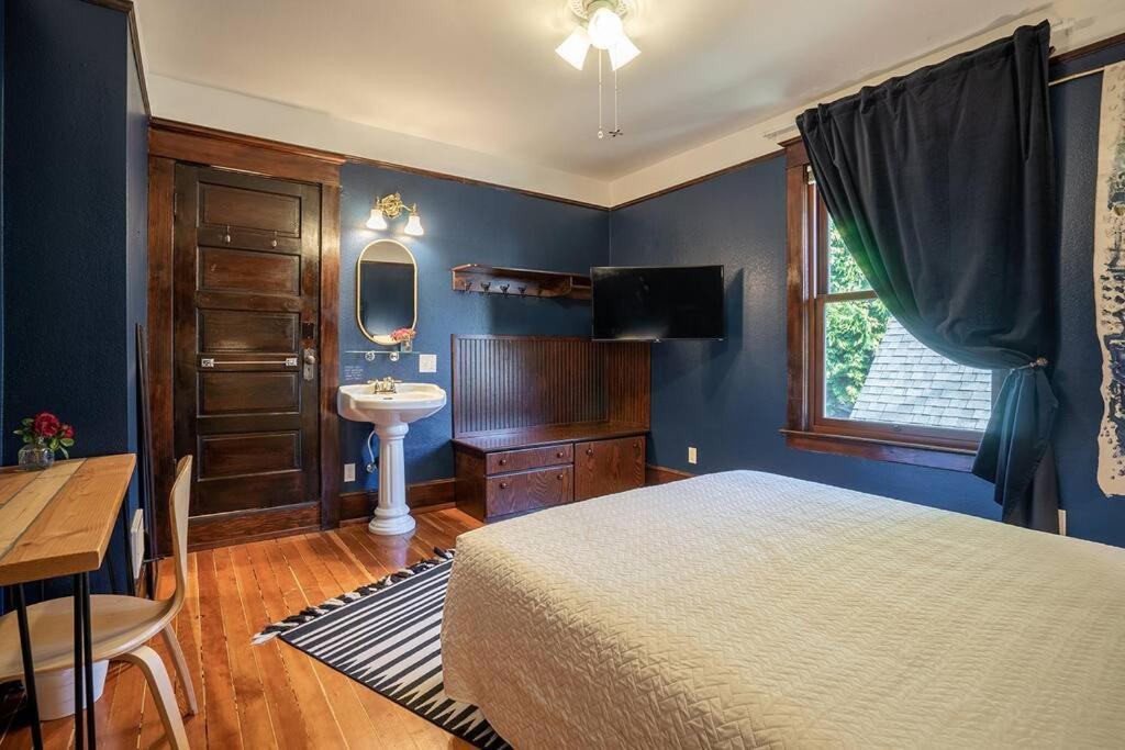 Holiday home Charming In Capitol Hill - Foxglove Rm 3