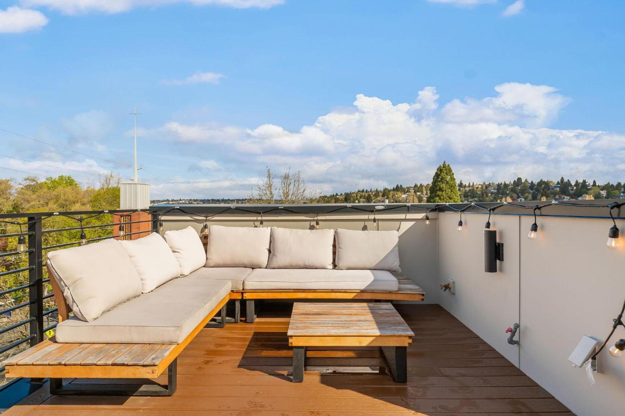 Queen Anne 83