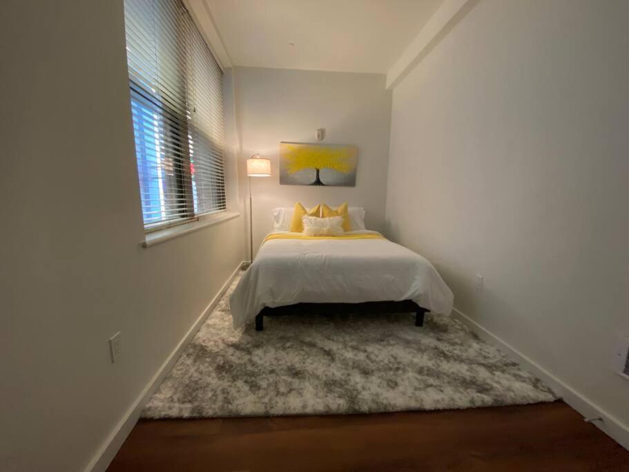 Spacious Waterfront Flat In Downtown * Seattle