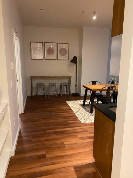 Apartment Spacious Waterfront Flat In Downtown Seattle