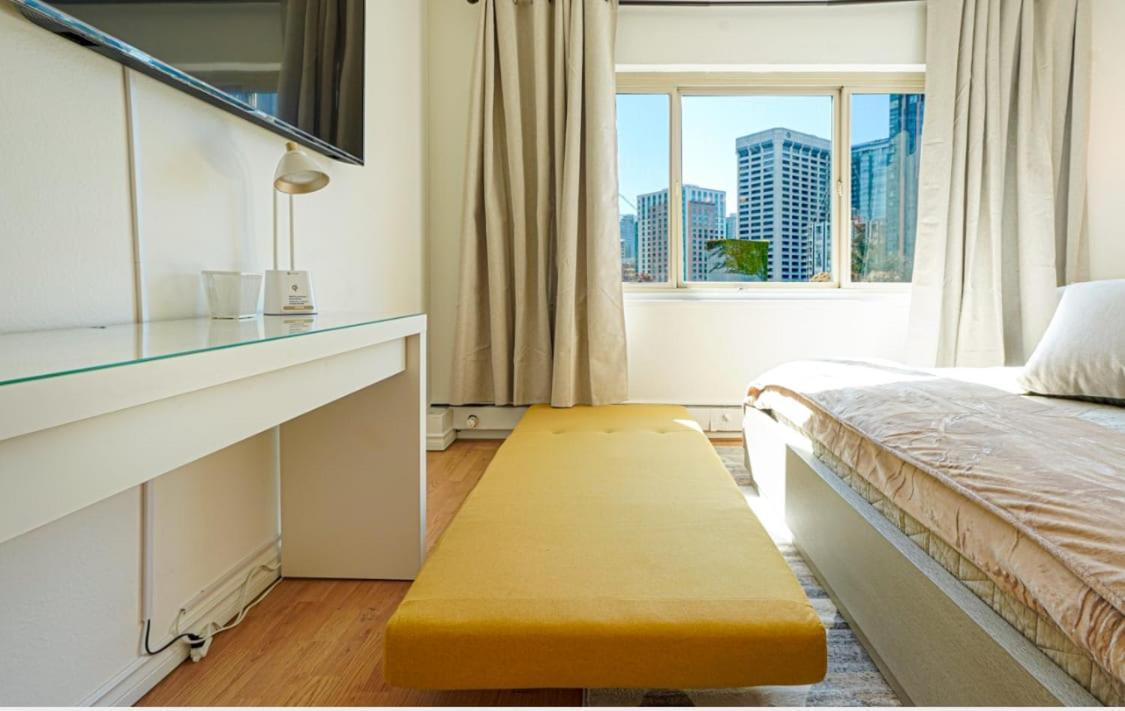 Luxury Downtown King Bed View * Seattle