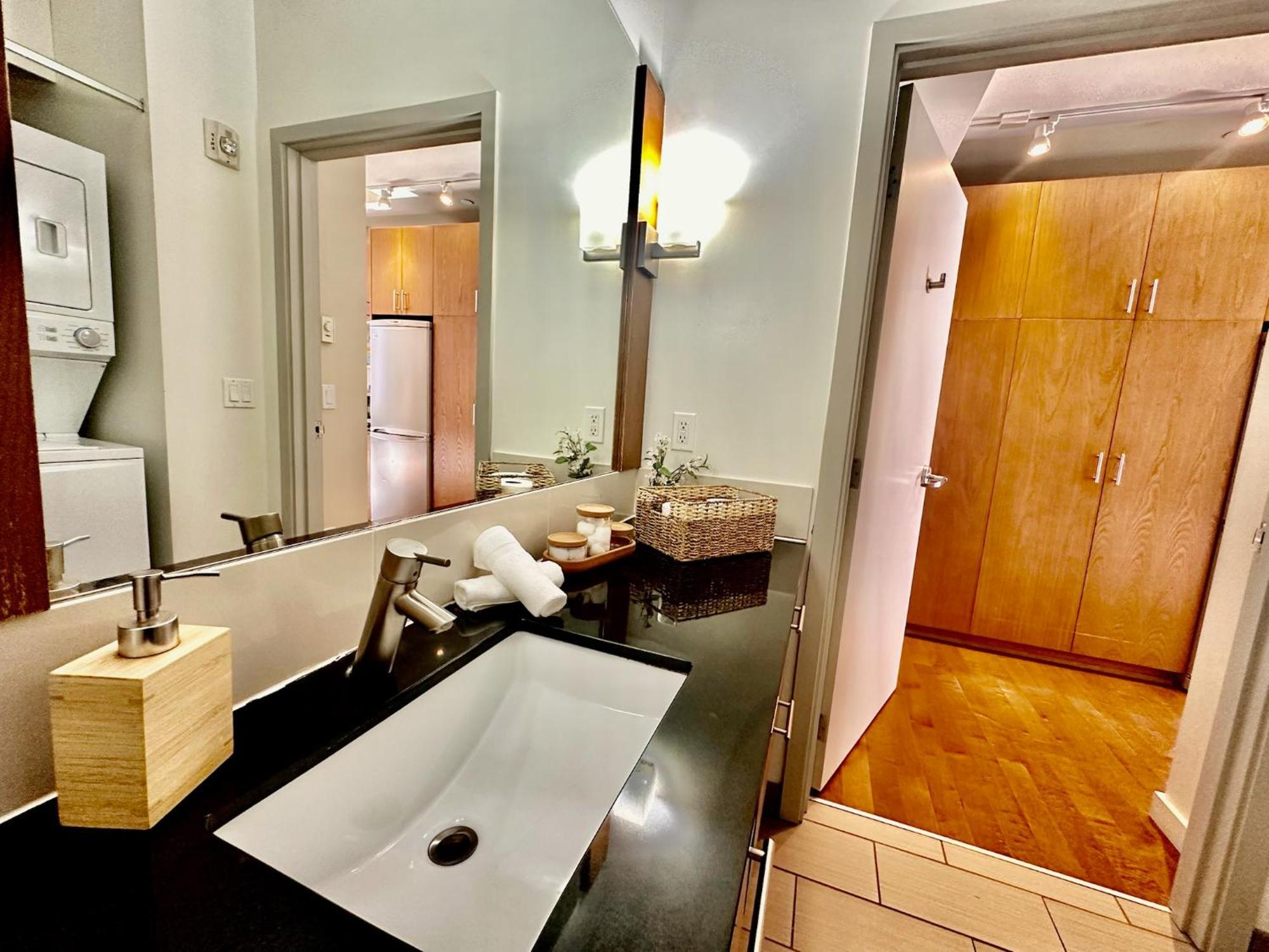 Apartment Charming Downtown With Water Views