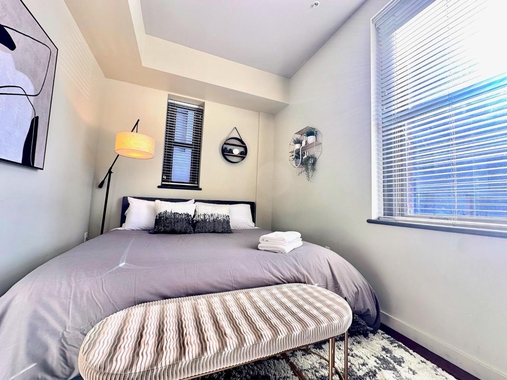Charming Downtown With Water Views Apartment *