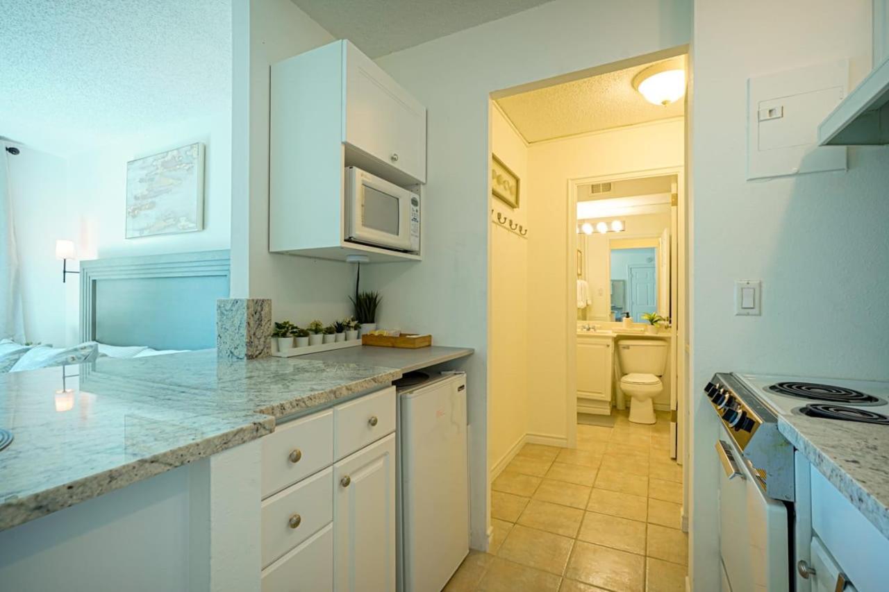 Luxury Downtown King Bed View Apartment