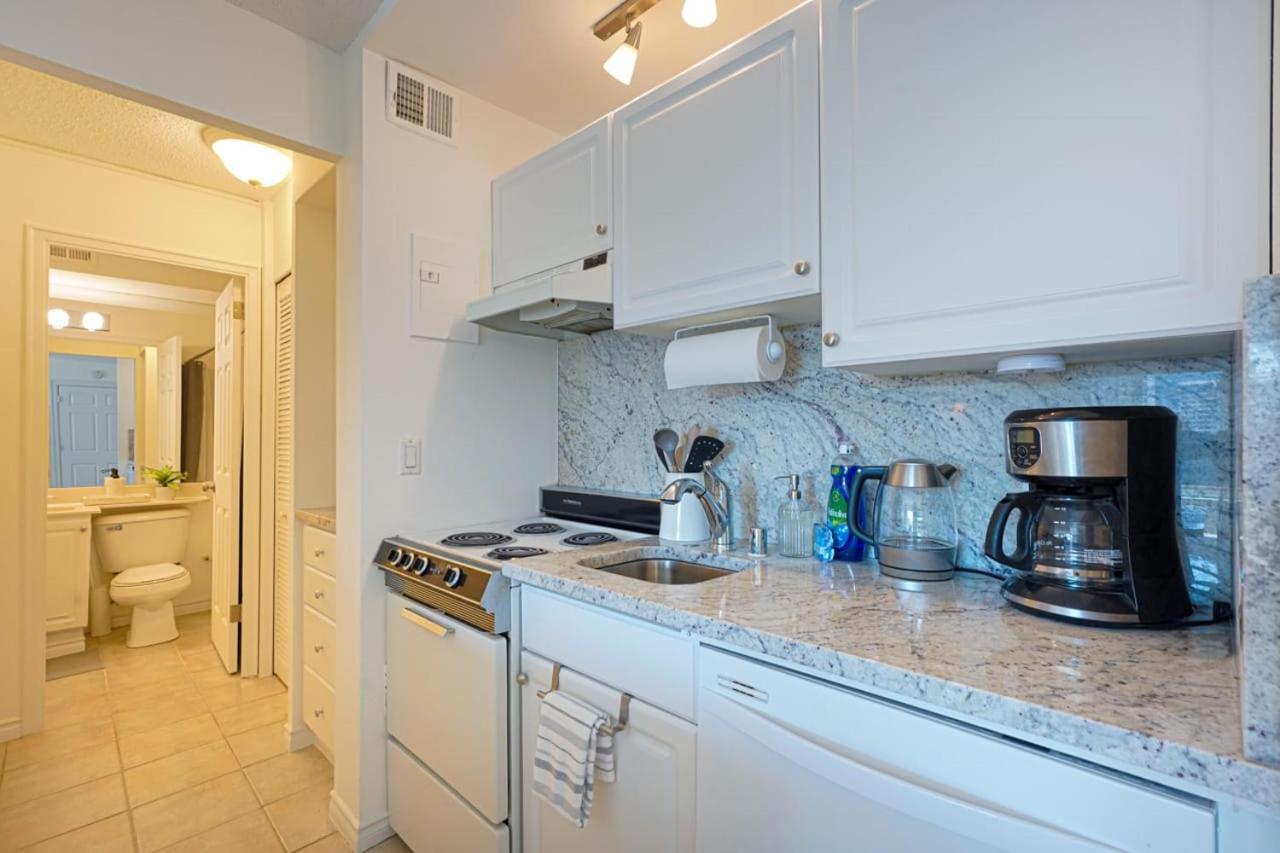 Luxury Downtown King Bed View Apartment
