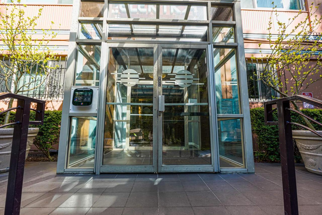 Luxury Downtown King Bed View Apartment Seattle