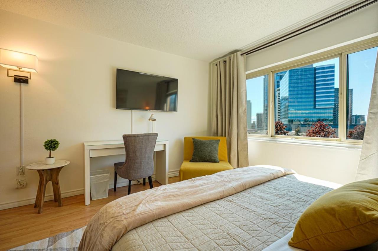 Luxury Downtown King Bed View *
