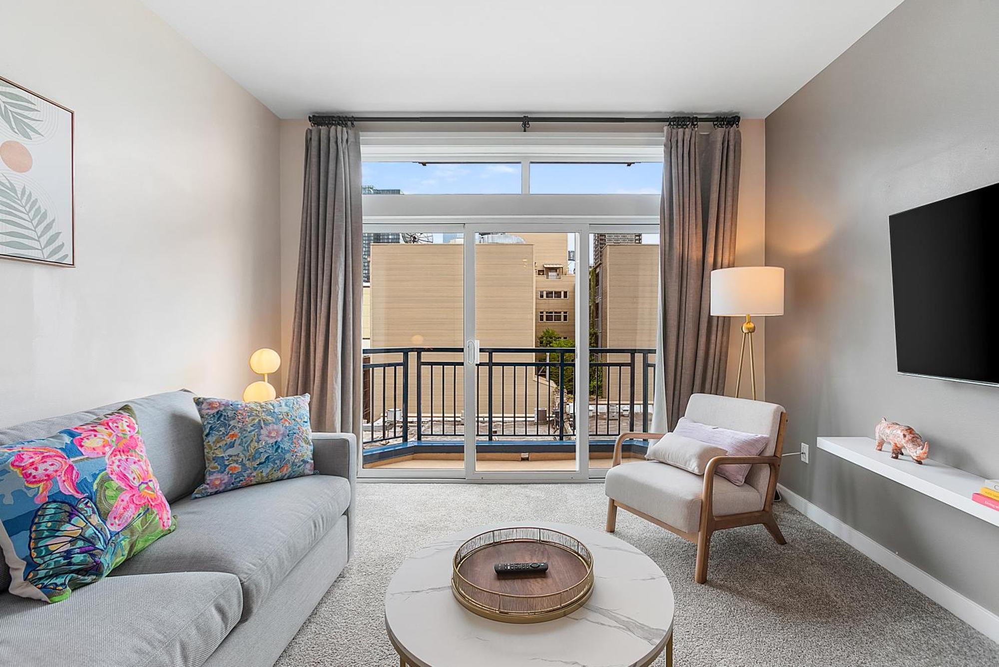 Belltown Perch, Explore Like A Local 99 Walkscore Apartment