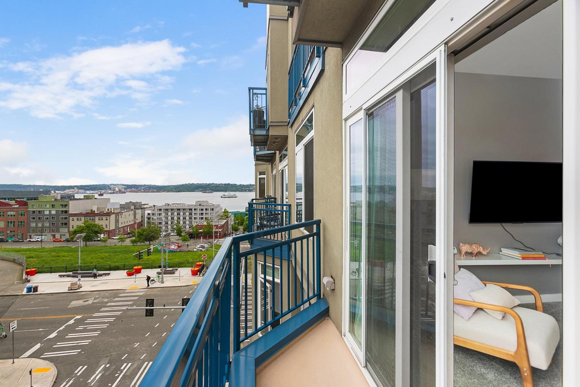 Belltown Perch, Explore Like A Local 99 Walkscore Apartment