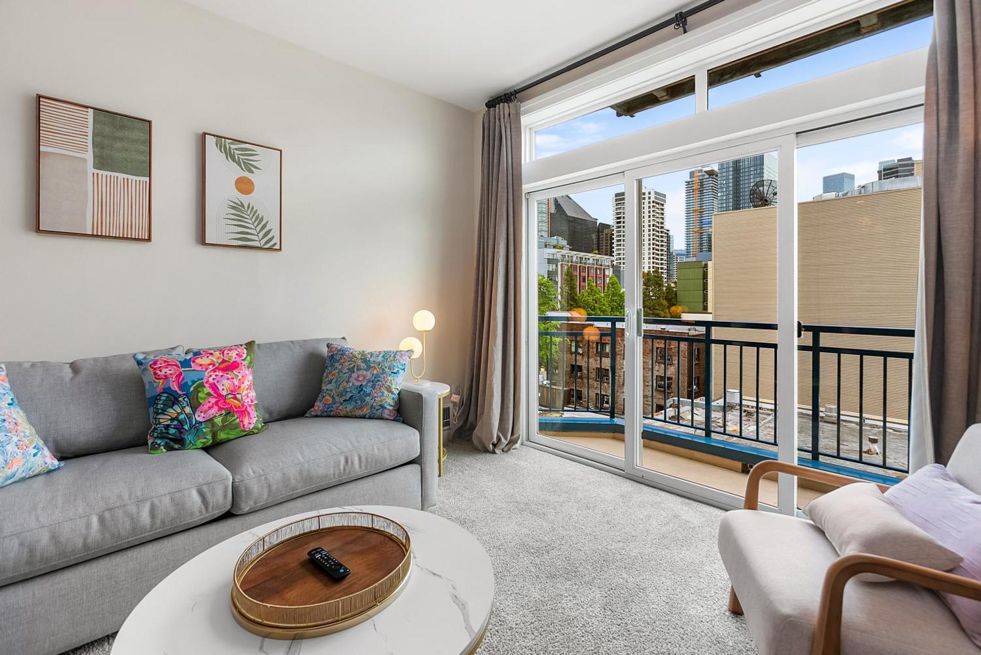 Belltown Perch, Explore Like A Local 99 Walkscore Apartment *