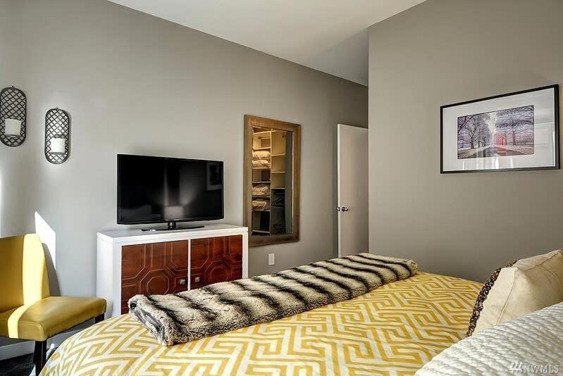 Holiday home Dt Designer's 2br Parking Tub Pool - 99 Walk Score Seattle