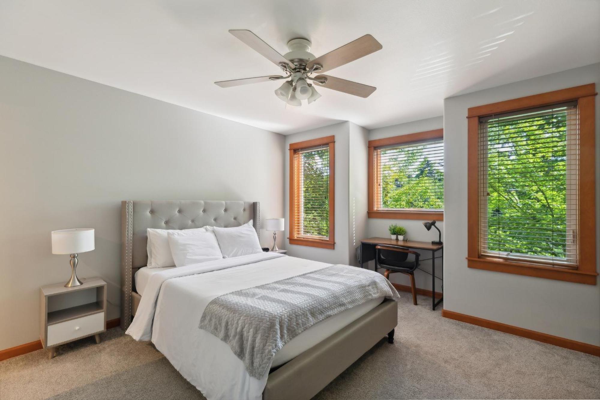Charming 2br Townhouse Near