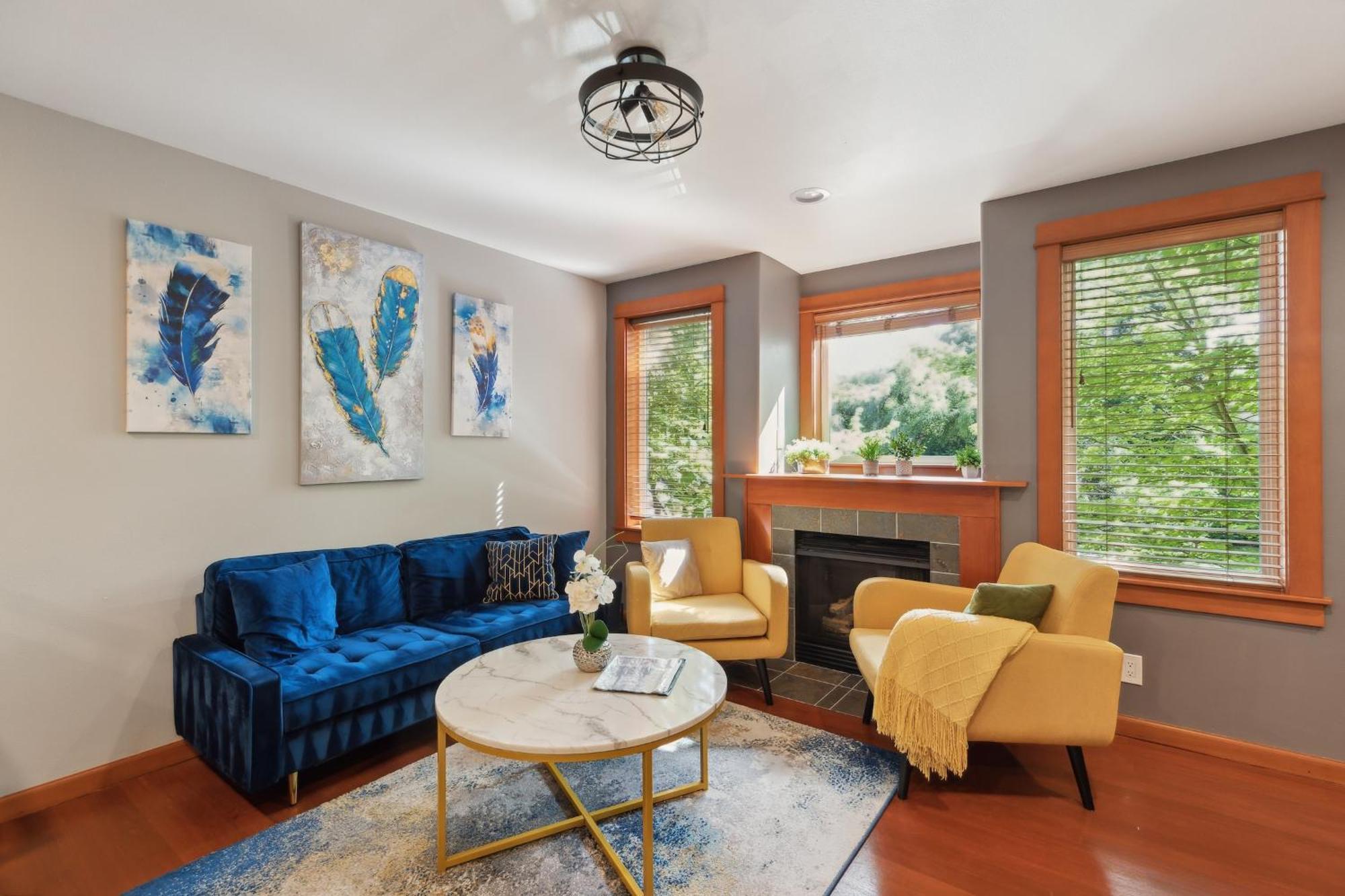 Charming 2br Townhouse Near *