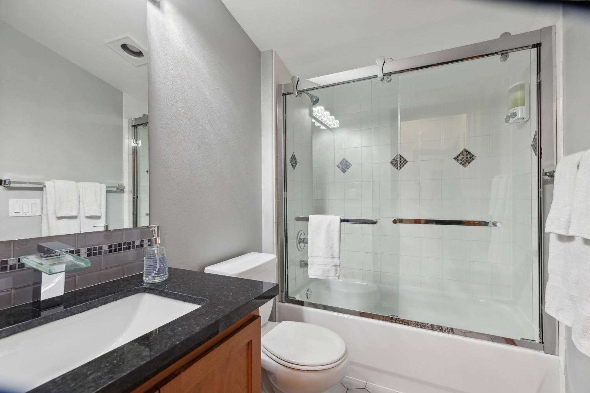 Apartment Charming 2br Townhouse Near Seattle