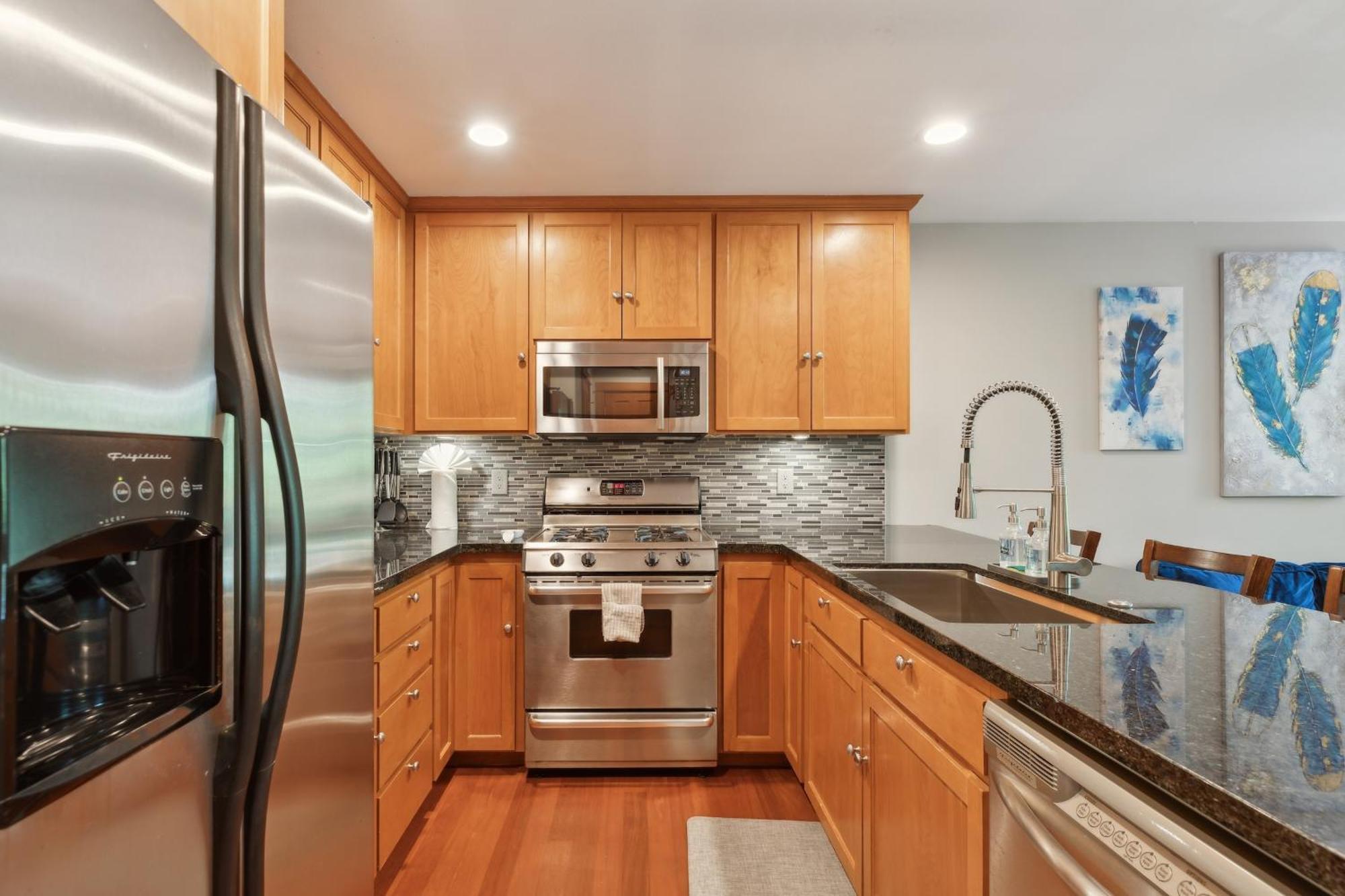 Charming 2br Townhouse Near Seattle