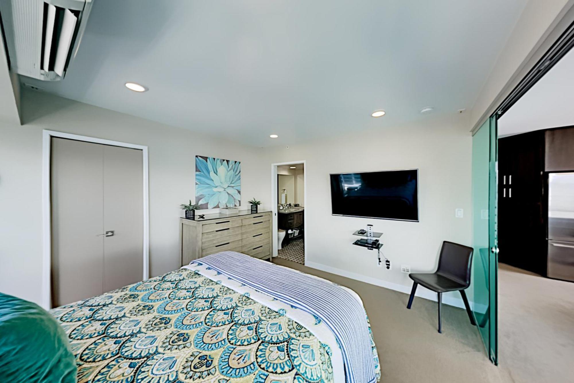 Newmark Tower Ii Apartment *