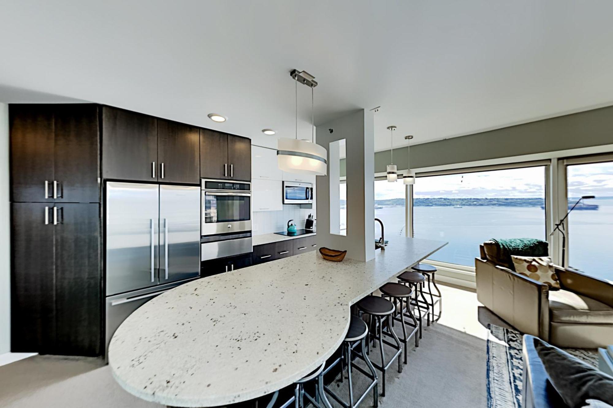 Newmark Tower Ii Apartment *
