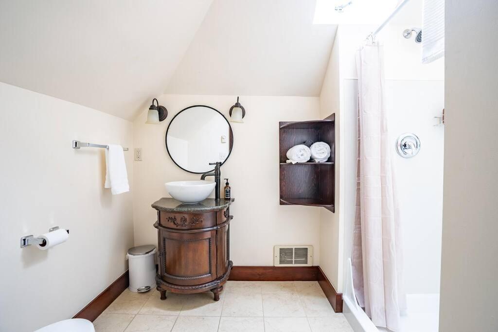 Holiday home Charming In Capitol Hill - Foxglove Rm 6 *