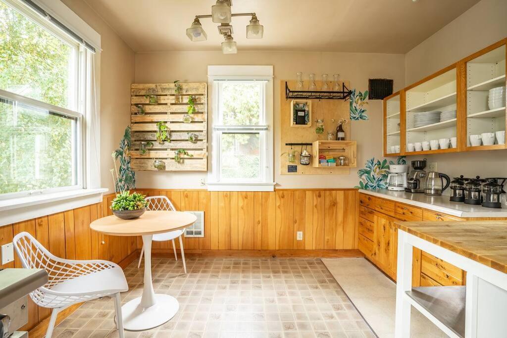 Charming In Capitol Hill - Foxglove Rm 6 Holiday home *