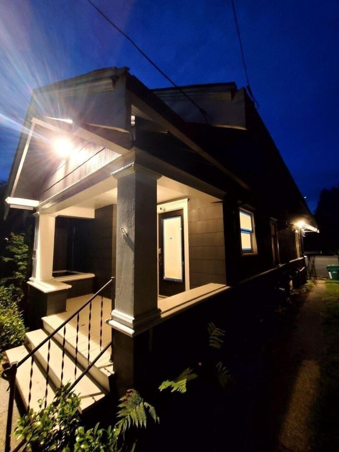 Park Roosevelt Light Rail Homestay